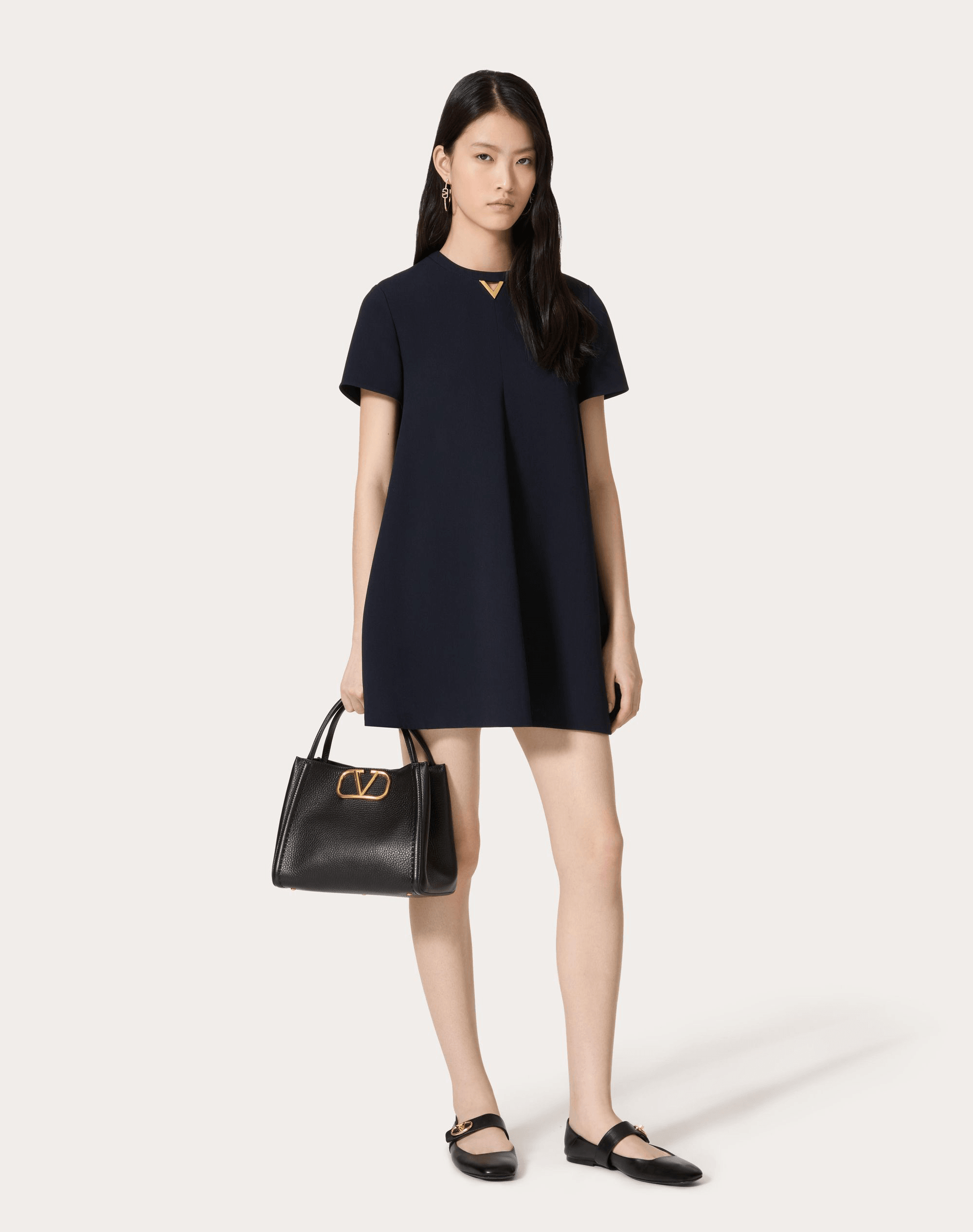 VALENTINO-GARAVANI-ALLTIME-MEDIUM-HANDBAG-IN-GRAINY-CALFSKIN (1)