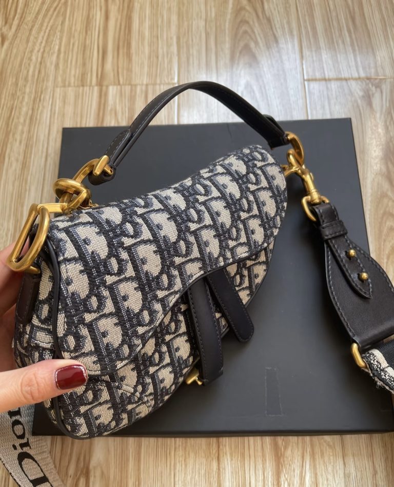 點擊看全螢幕 Saddle Bag With Strap photo review