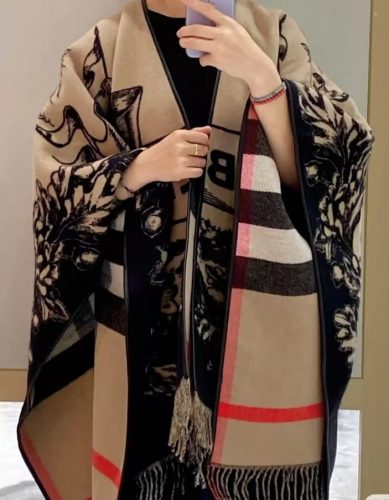 Faceți clic pentru a vizualiza ecranul complet Reversible EKD Check Wool Cape photo review