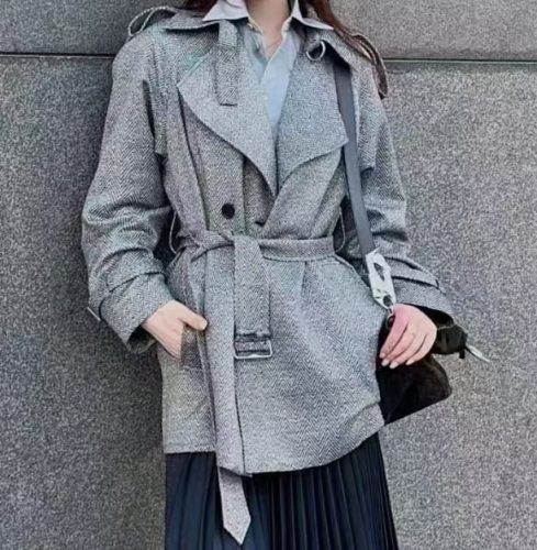 Faceți clic pentru a vizualiza ecranul complet Wool Silk Trench Jacket photo review