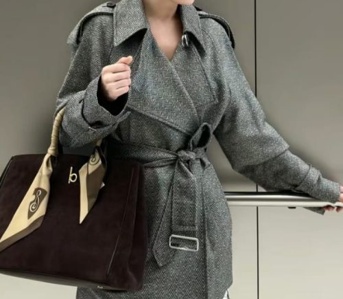 Faceți clic pentru a vizualiza ecranul complet Wool Silk Trench Jacket photo review
