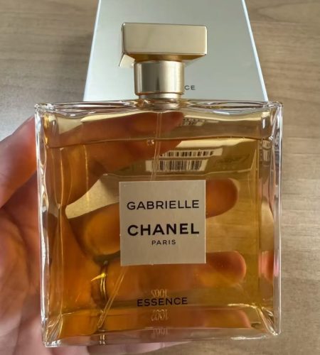 Clicca per visualizzare a schermo intero Gabrielle Chanel Essence photo review