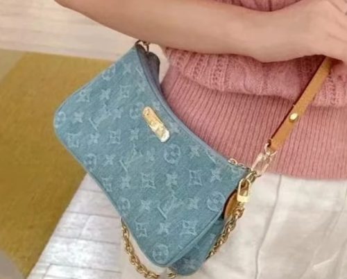 Liv Pochette photo review