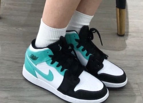 Air Jordan 1 Mid Tropical Twist photo review