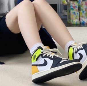 Air Jordan 1 Retro High OG Volt Gold photo review