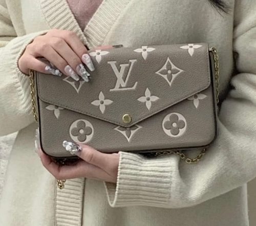 Klicken Sie hier, um die Vollbildansicht anzuzeigen Félicie Pochette photo review