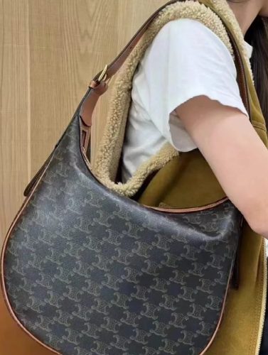 點擊看全螢幕 Medium Heloïse Bag Cuir Triomphe In Triomphe Canvas & Calfskin photo review