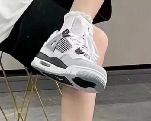 Air Jordan 4 Retro 'Midnight Navy' photo review